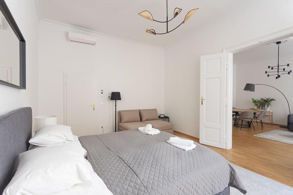 Franz 23 - Typical Viennese Apartment In The Heart Of וינה מראה חיצוני תמונה