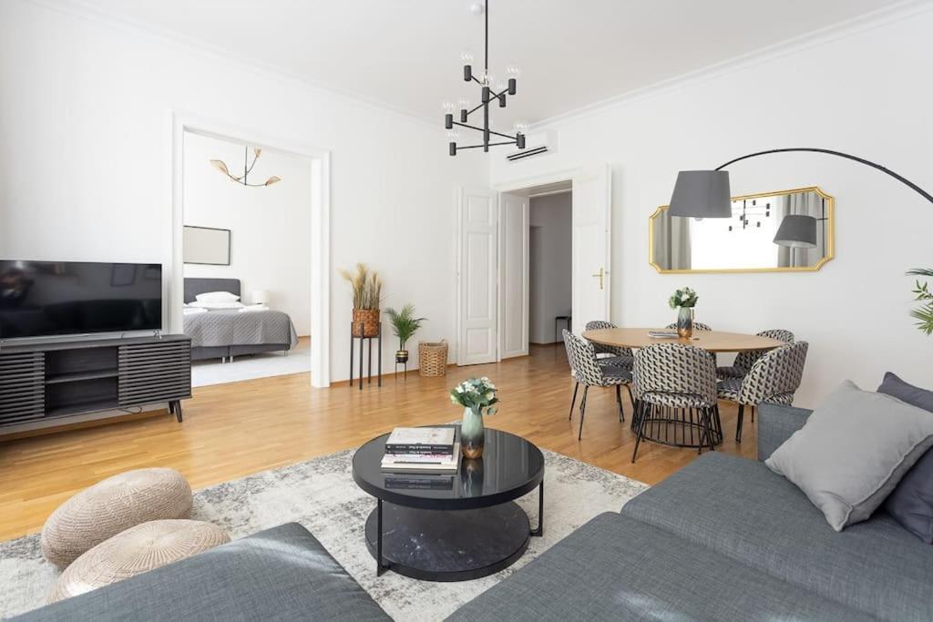Franz 23 - Typical Viennese Apartment In The Heart Of וינה מראה חיצוני תמונה